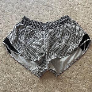 Lululemon Hotty Hot Low- Rise Lined Short 2.5”
